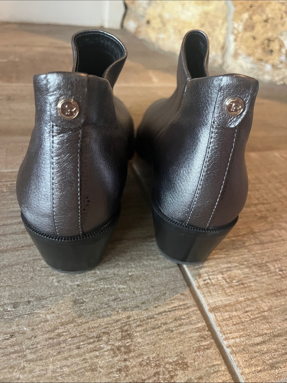 Taryn Rose Metallic Gray Leather Ankle Booties with Side Zip 9.5 - Picture 5 of 8